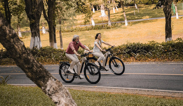 fiido-nomads-ebike-man-riding